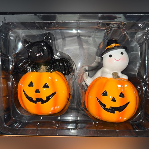Super Cute 🥰 Halloween Ghost 👻& Bat 🦇 on Pumpkin Figurine Set by Ghoulish - Picture 4 of 15